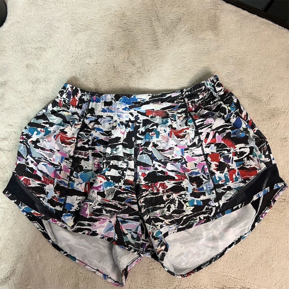 Lululemon Women's Hotty Hot Short II Size 6 Multicolor Running Shorts